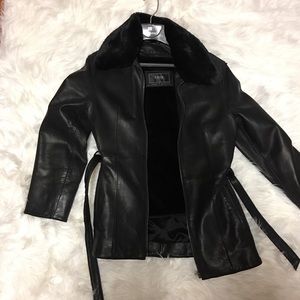 Like new Black Leather Jacket w/faux fur collar.
